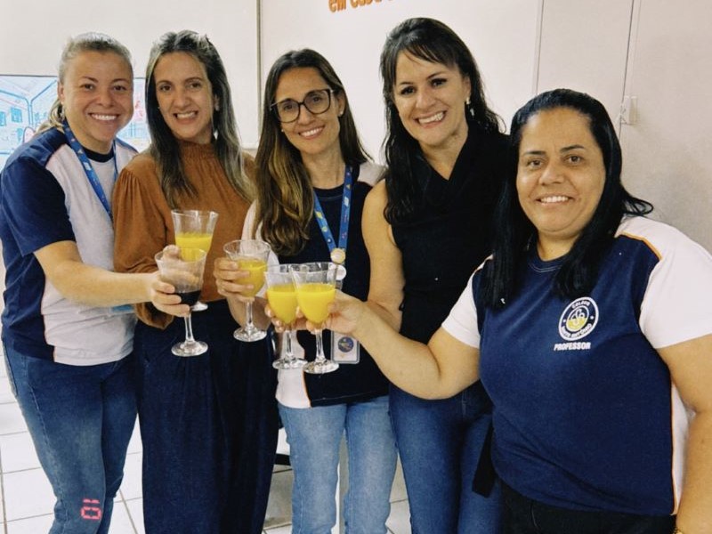 8-professoras-comemorando-113642-d7b5f9