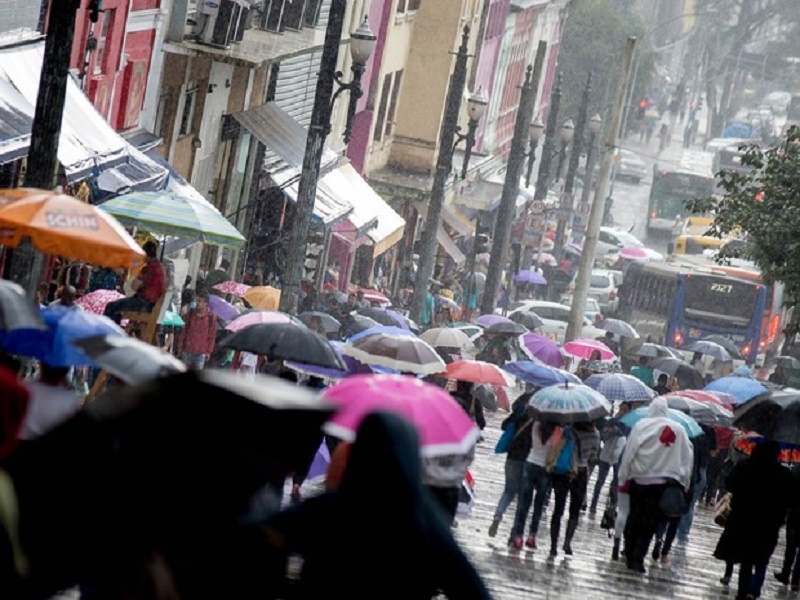 Chuva em SP deixa capital sob estado de atenção para alagamentos