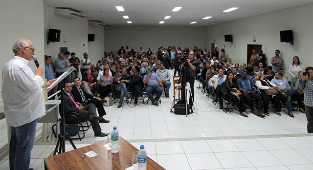 Acia dá exemplo de democracia em entrevista com candidatos a prefeito de Assis