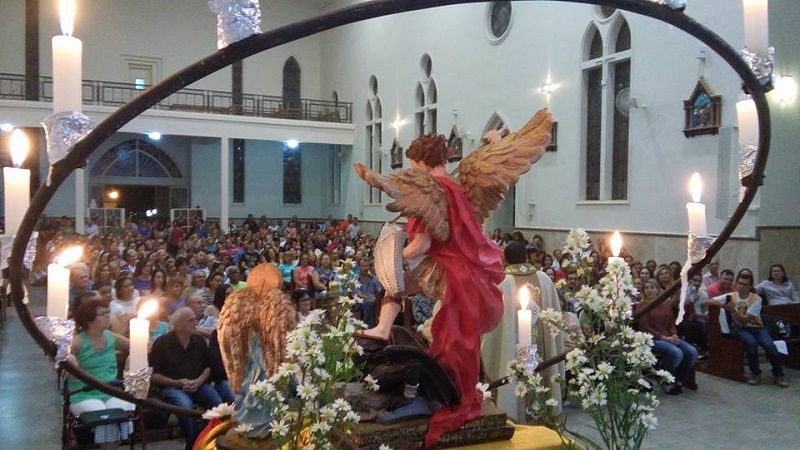 Hoje tem missa em honra a São Miguel Arcanjo na Vila Glória