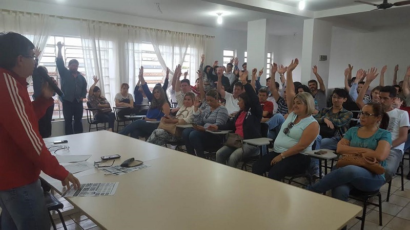 Bancários decidem pelo fim da greve em assembleia