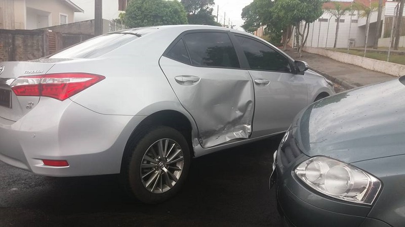 Prefeito de Platina bate carro oficial em cruzamento