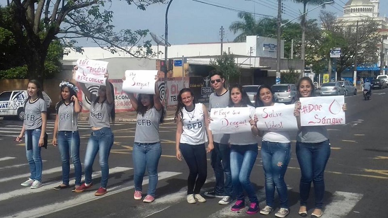 Alunos da escola Carolina Burali incentivam a doação de sangue