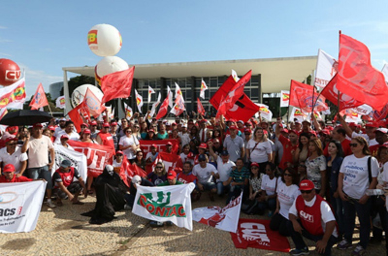 Pressão de trabalhadores faz Supremo adiar votação da  Terceirização