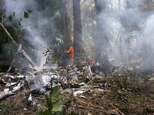 Aeronave cai em área de floresta e deixa mortos em Manaus