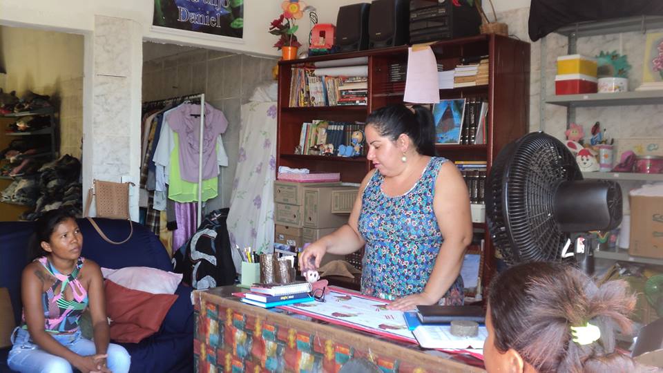 'Pedacinho do Céu' teve aula inaugural do curso de maquiagem e sobrancelhas