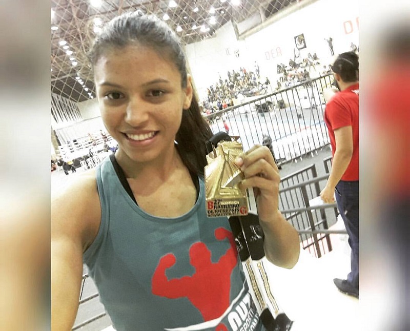 Lutadora assisense é campeã brasileira de kickboxing