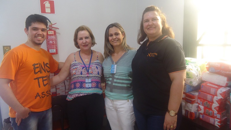 Voluntariado da Oss Santa Casa de Assis recebe doação do Colégio Einstein