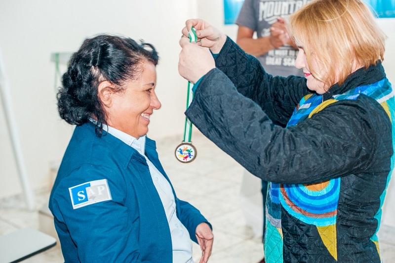 CIPA da Penitenciária de Assis homenageia funcionários