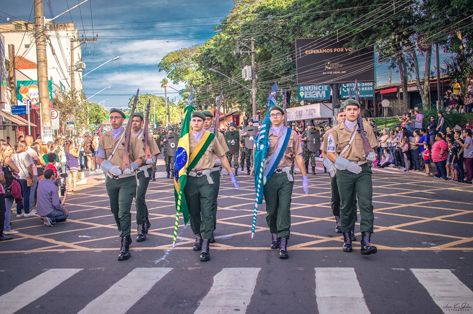 Confira as fotos do desfile de aniversário do município de Assis