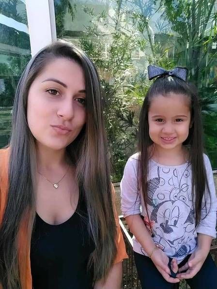 Mulher que viralizou com barriga pintada na gravidez perde a filha de 4 anos: Perdi minha vida'