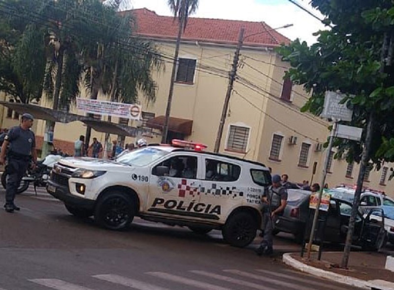 Ladrões são presos após roubo de carro em Cândido Mota