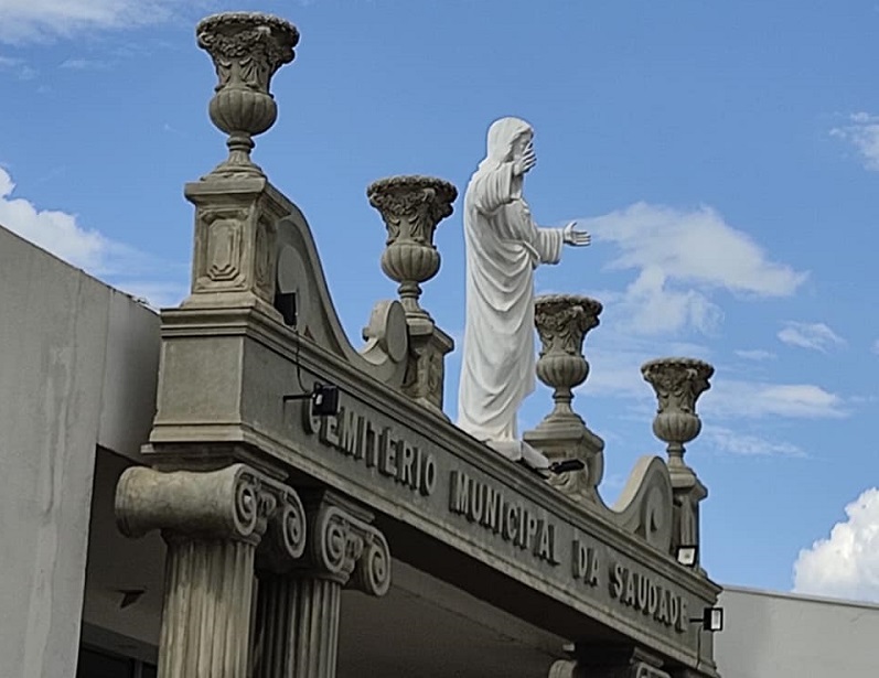 Há dois sepultamentos em Assis neste dia 23 de novembro