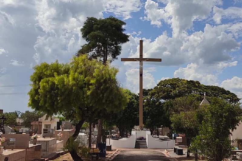 Assis tem três sepultamentos nesta sexta-feira