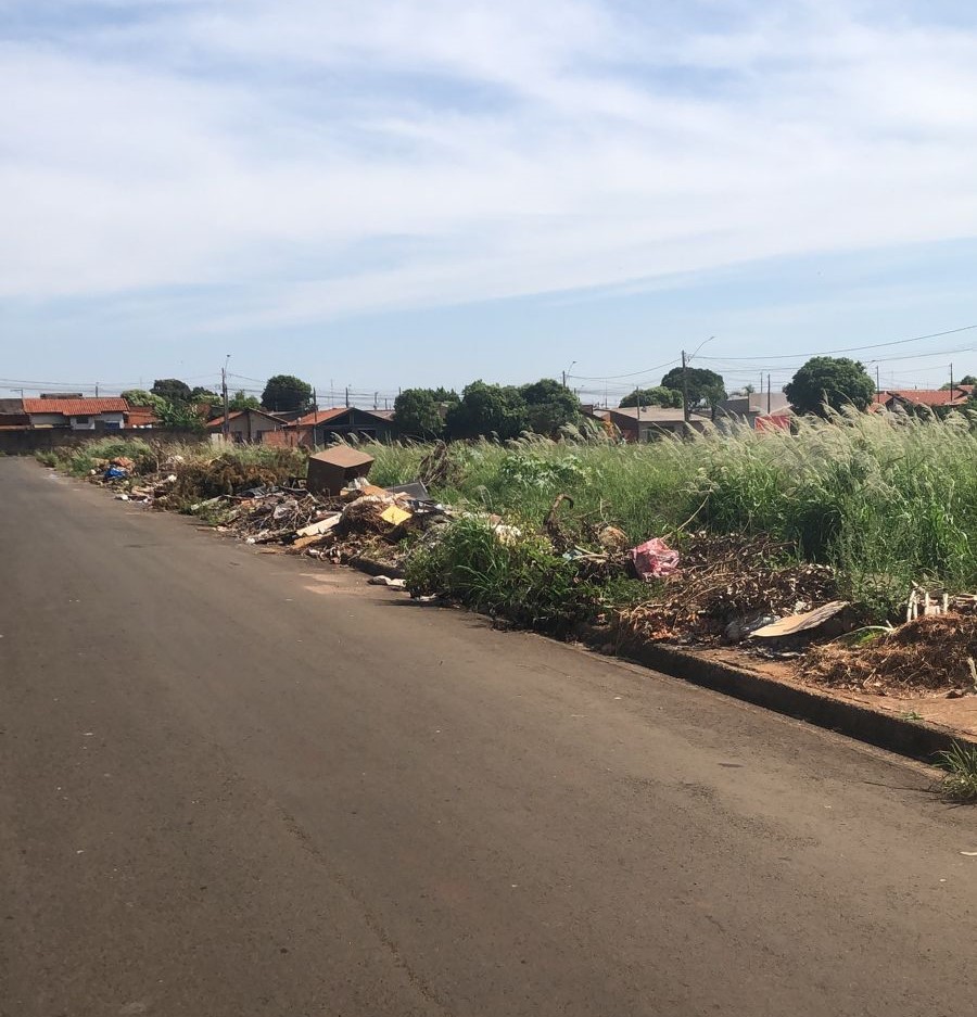 Moradores do Jardim Eldorado reclamam de terreno baldio