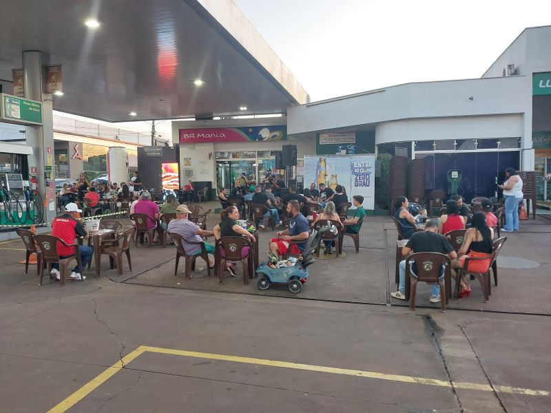 Happy hour do Posto Vitória é sucesso de público novamente