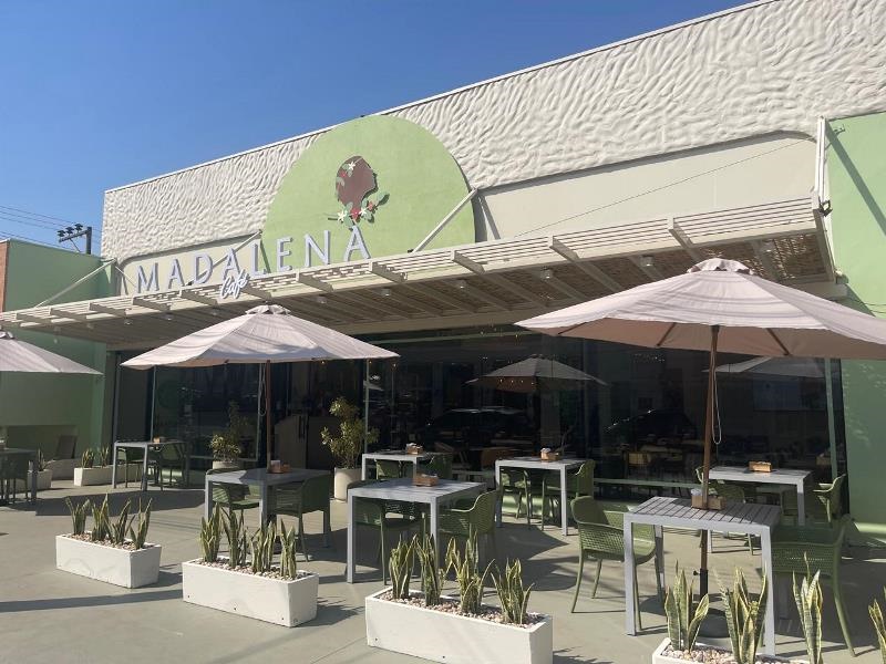 Cafeteria Madalena reabre em novo endereço, em frente ao local original