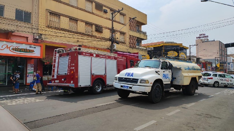 Incêndio atinge lanchonete na Avenida Rui Barbosa, em Assis