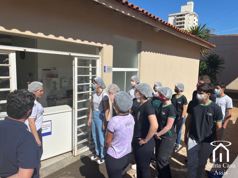 Alunos do colégio COC visitam a Santa Casa e conhecem estrutura hospitalar