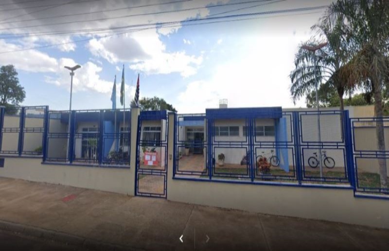 Homem invade escola municipal em Assis