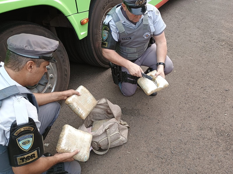 Mulher boliviana é presa com skunk durante operação policial em Assis