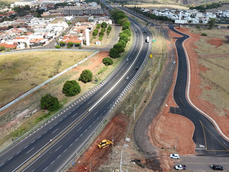 Entrevias inicia obra de marginal em Marília