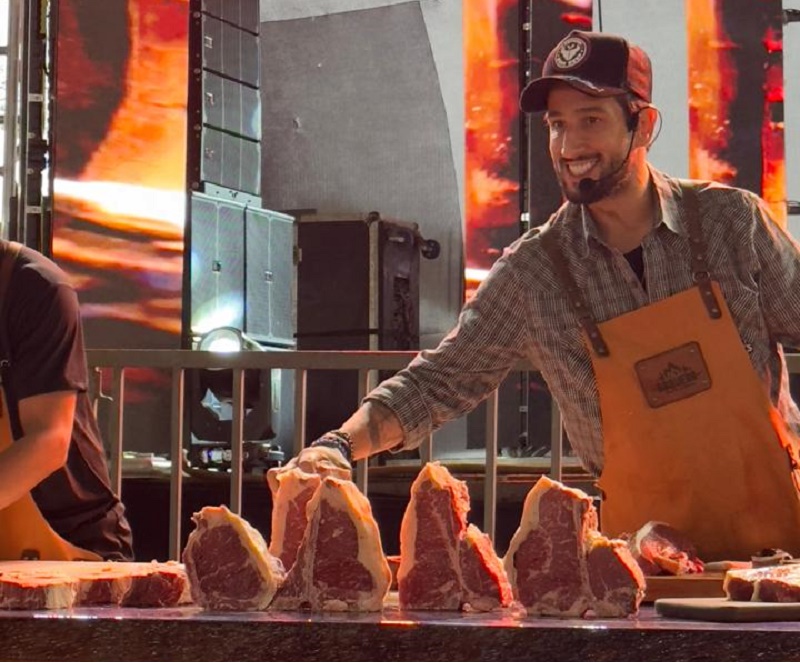 Netão encanta Assis com aula show de churrasco no evento Brasa do Bem