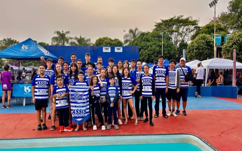 Equipe de natação precisa de ajuda financeira para participar de competição