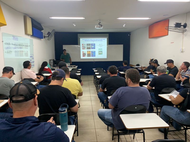 Estudantes de Agronomia da Unopar Anhanguera Assis participam de aula especial