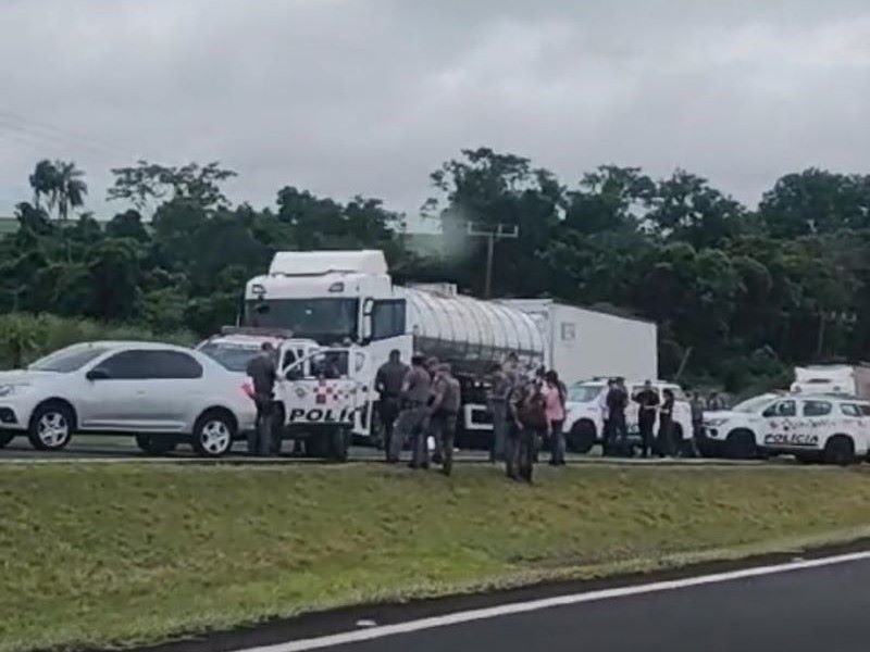 Perseguição a caminhão roubado em SP termina em morte em Maracaí