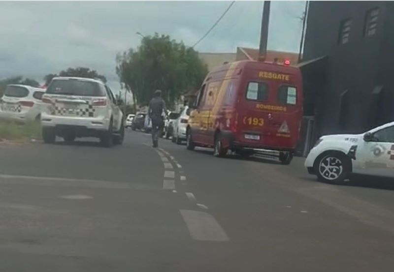 Homem é executado em bar à luz do dia