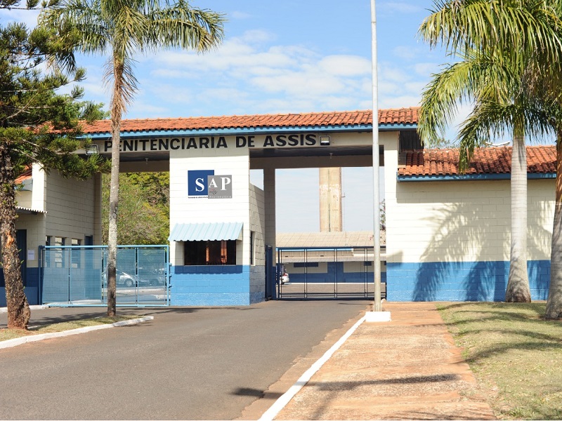 Cerca de 900 detentos da Penitenciária de Assis ganham a “saidinha” de Natal