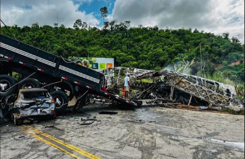 Motorista de carreta envolvida em acidente se apresenta à polícia