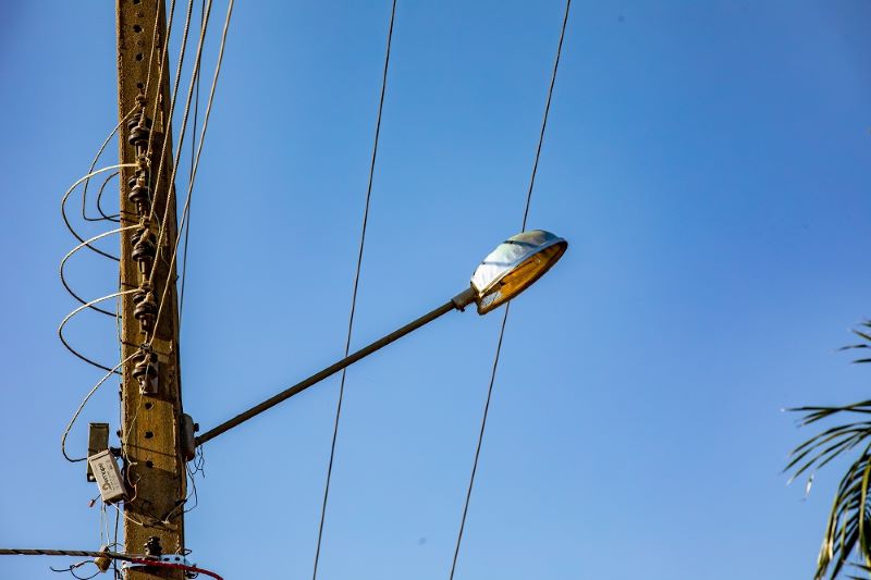 Iluminação pública: Energisa explica a quem recorrer em caso de problemas e esclarece dúvidas