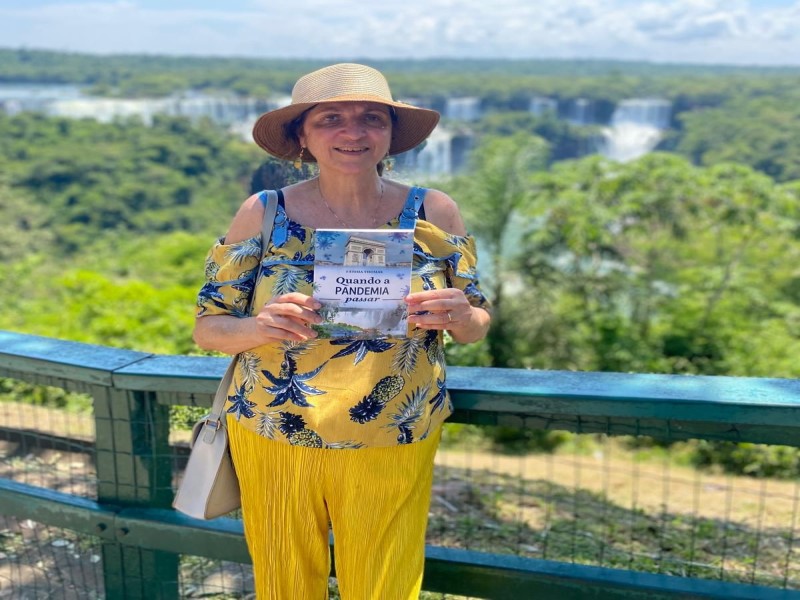 Escritora de Paraguaçu lança livro na França