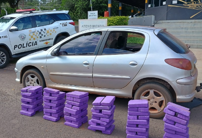 Traficante é preso com 95 kg de maconha escondidos em sacos de ração, em Paraguaçu