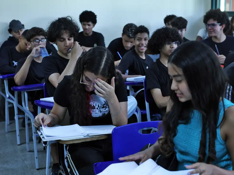 Pé-de-Meia será depositado na conta de alunos a partir de terça-feira (25)