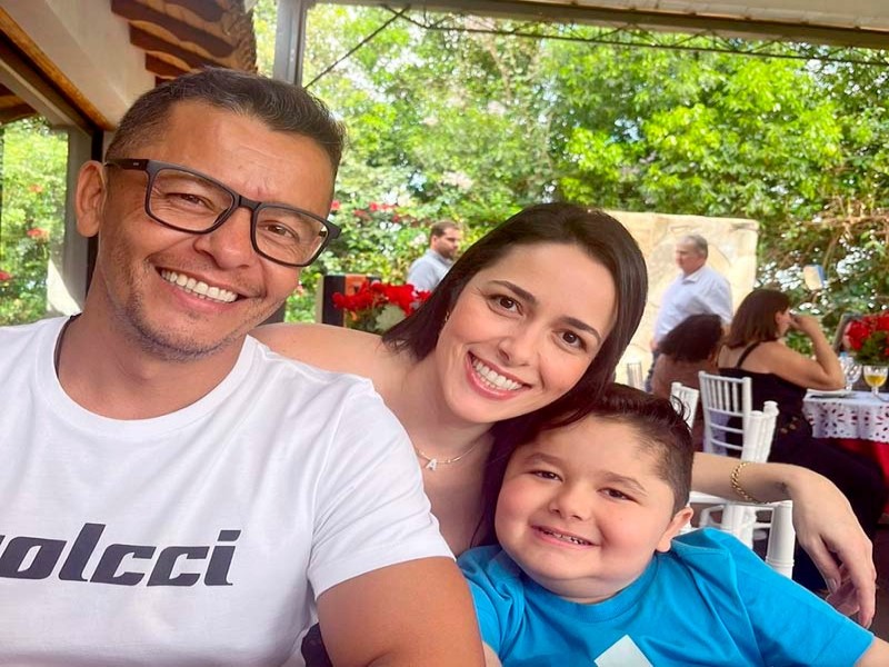 Família de Cândido Mota busca tratamento de R$ 7 milhões para menino de 9 anos com doença rara
