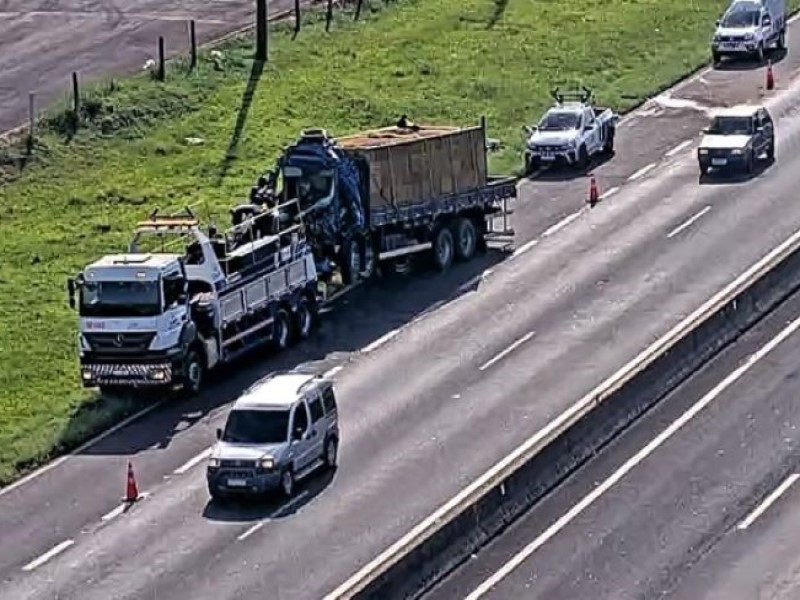 Colisão traseira entre caminhões na Raposo Tavares deixa uma vítima fatal em Assis