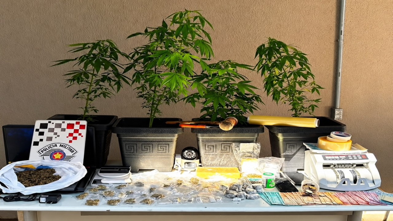 Ocorrência de violência doméstica termina com apreensão de quase 3 kg de drogas em Assis