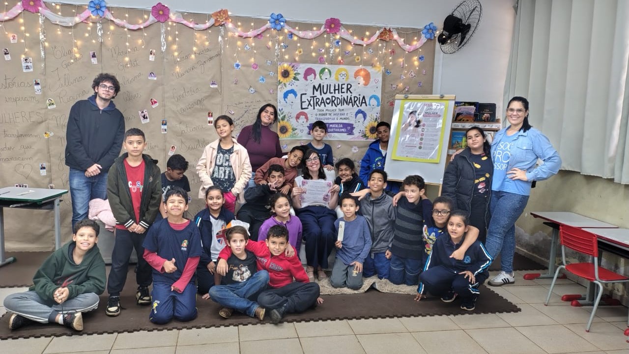 Mariana Simões Godet compartilha trajetória de coragem e superação com estudantes de Assis