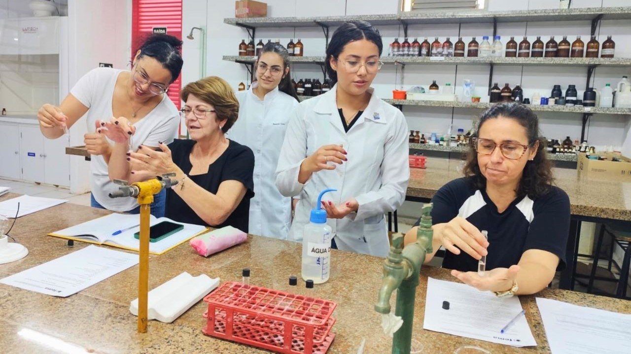 FEMA capacita professores da Rede Municipal de Ensino em experimentação científica