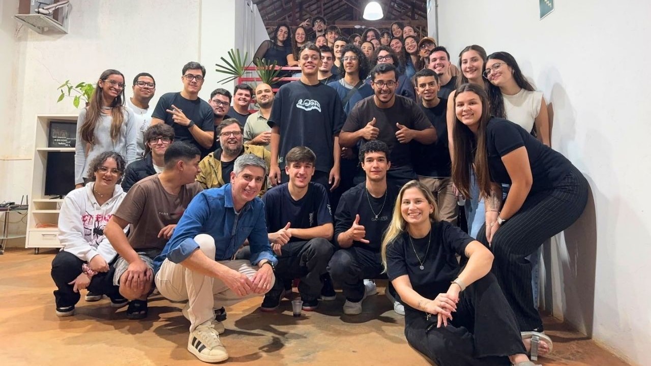 Estudantes de Publicidade e Propaganda da FEMA realizam visita técnica à agência NovaMCP