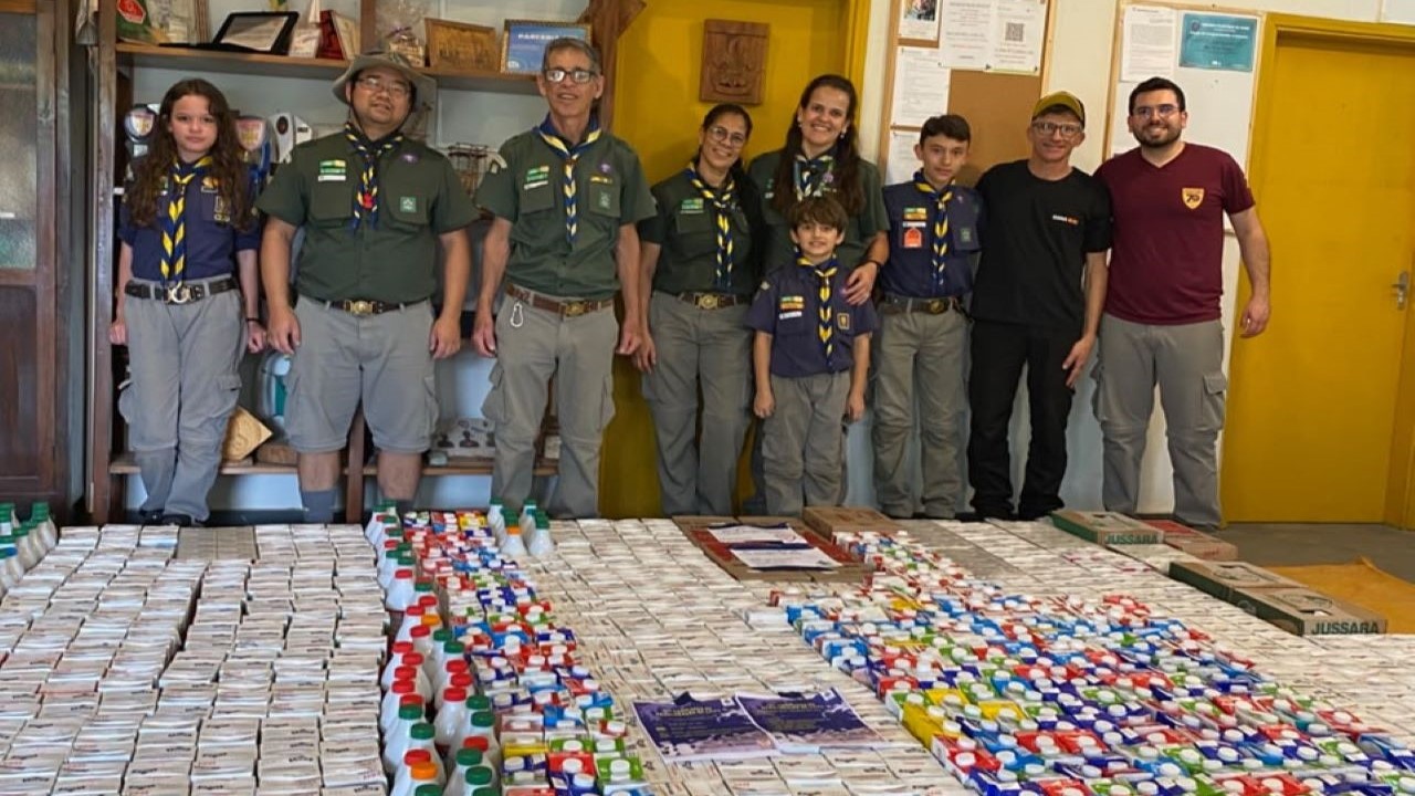 Campanha do Grupo Escoteiro Carajuru arrecada 1.350 litros de leite em Assis