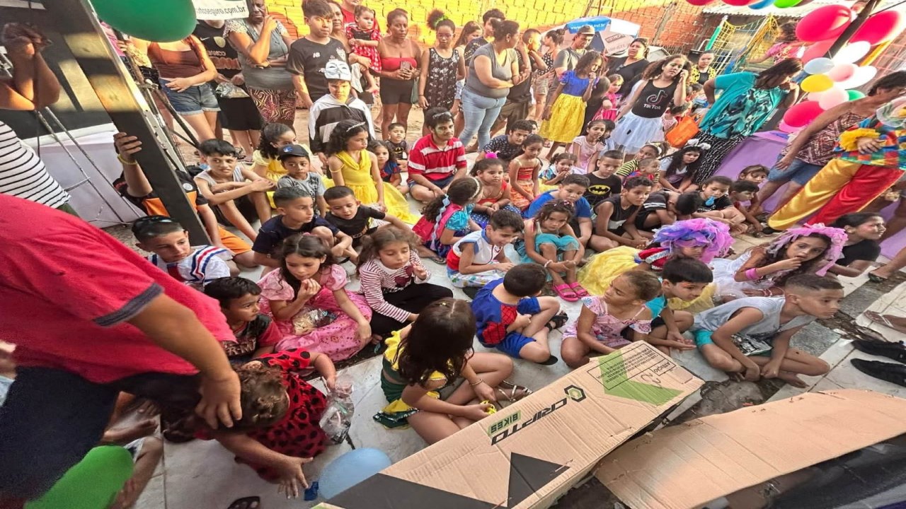 Sopão Solidário do Assis III reúne crianças em Festa da Fantasia