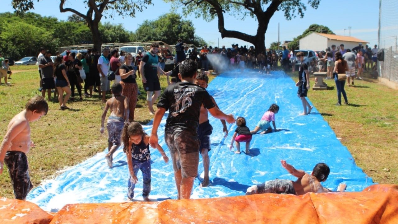Dia das Crianças reúne famílias e leva muita diversão ao Parque das Águas em Assis