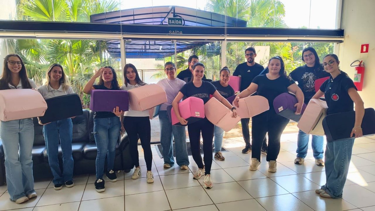 Fisioterapia da FEMA entrega apoios para os pés a idosos do Centro Dia do Idoso