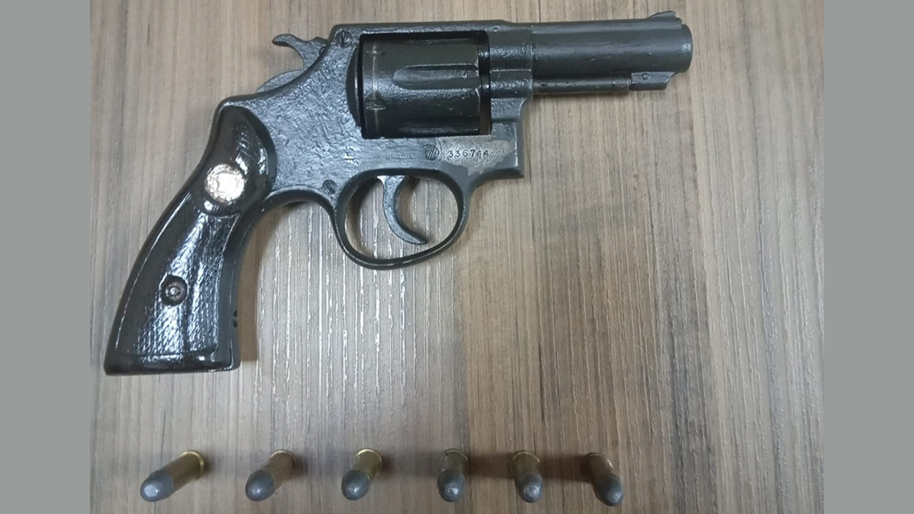 Denúncia de venda de arma leva PM a apreender revólver e deter homem em Maracaí